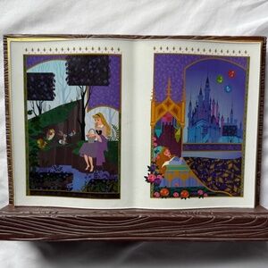 2024 Disney Parks Ashley Taylor Sleeping Beauty Book Reading Stand Art New